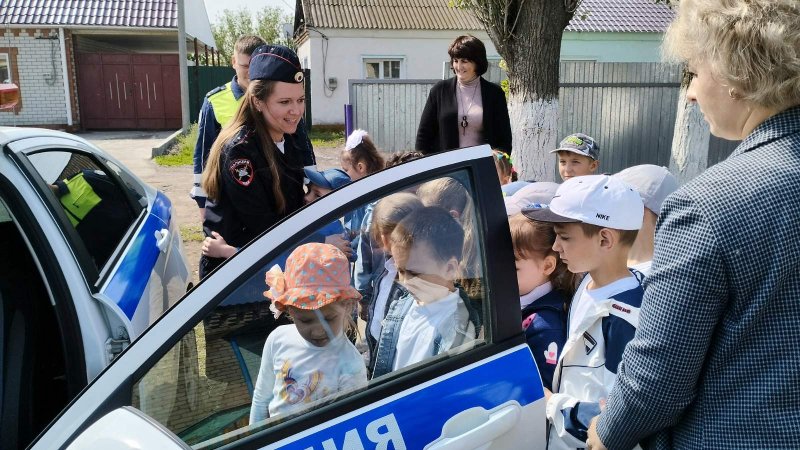 Дошкольники Краснокутского района узнали о рабочих буднях полицейских.